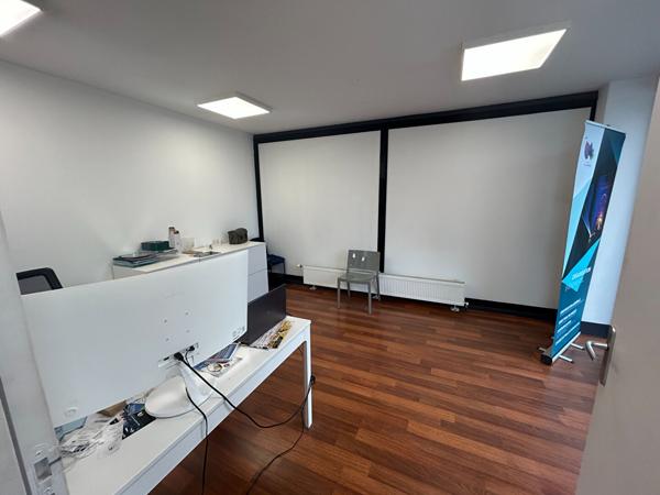 A LOUER - LAVAL - AXE PASSANT - LOCAL COMMERCIAL , Laval A LOUER - LAVAL - AXE PASSANT - LOCAL COMMERCIAL , Laval