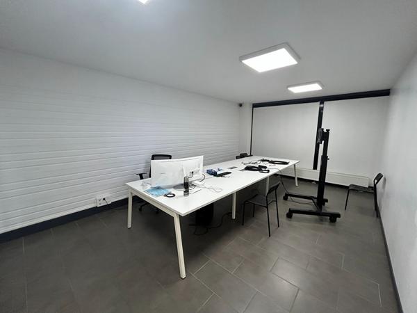 A LOUER - LAVAL - AXE PASSANT - LOCAL COMMERCIAL , Laval A LOUER - LAVAL - AXE PASSANT - LOCAL COMMERCIAL , Laval