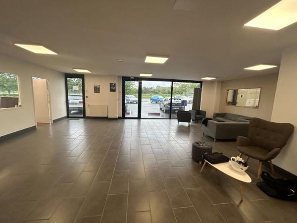 A LOUER - LAVAL - AXE PASSANT - LOCAL COMMERCIAL , Laval A LOUER - LAVAL - AXE PASSANT - LOCAL COMMERCIAL , Laval