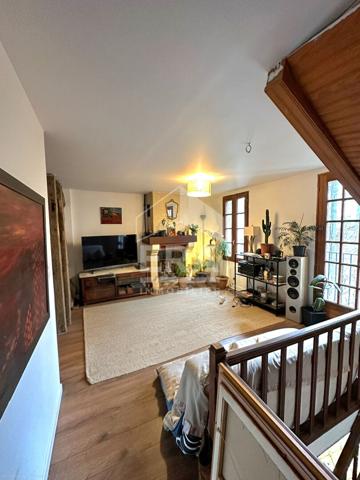 Maison Montpon Menesterol 9 pièce(s) 181,71 m2