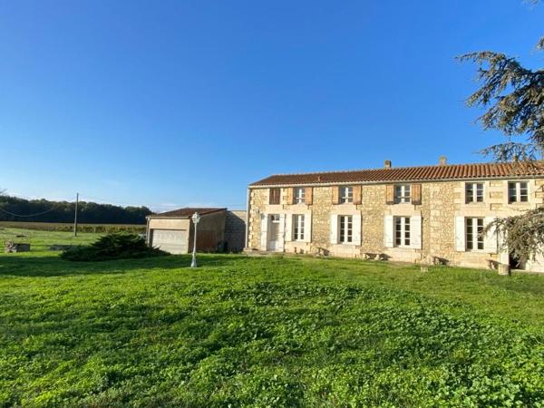 Propriété de caractère de 300 m² isolée de voisins