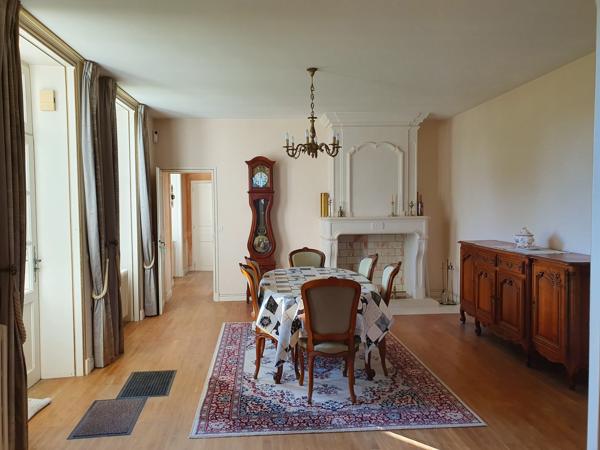 Propriété de caractère de 300 m² isolée de voisins
