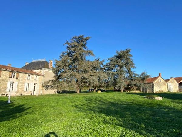 Propriété de caractère de 300 m² isolée de voisins
