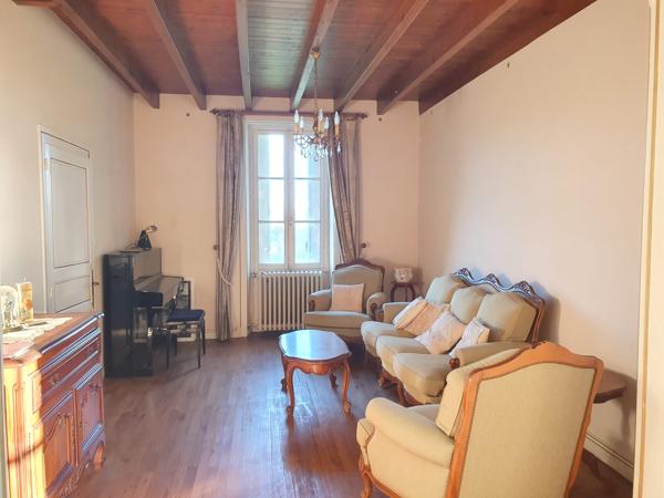 Propriété de caractère de 300 m² isolée de voisins