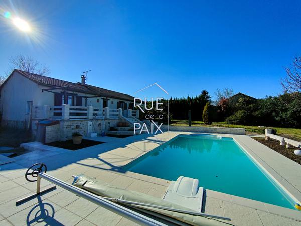 86490 COLOMBIERS Plain-pied 4 chambres, sur 2170m² de terrain avec pisicne.