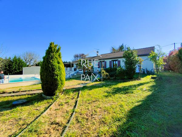 86490 COLOMBIERS Plain-pied 4 chambres, sur 2170m² de terrain avec pisicne.