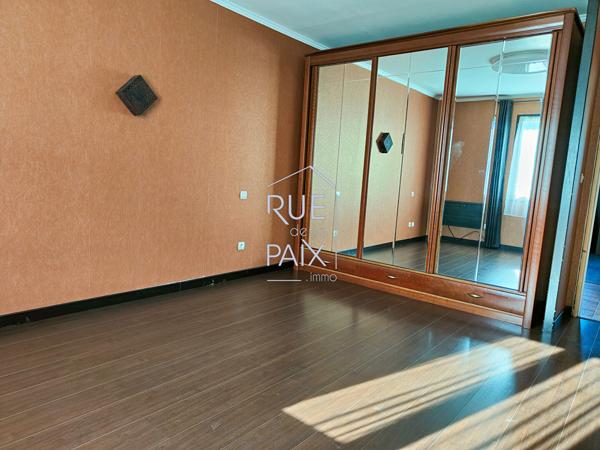 86490 COLOMBIERS Plain-pied 4 chambres, sur 2170m² de terrain avec pisicne.