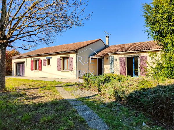 86490 COLOMBIERS Plain-pied 4 chambres, sur 2170m² de terrain avec pisicne.