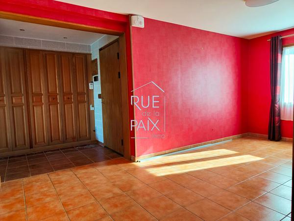 86490 COLOMBIERS Plain-pied 4 chambres, sur 2170m² de terrain avec pisicne.