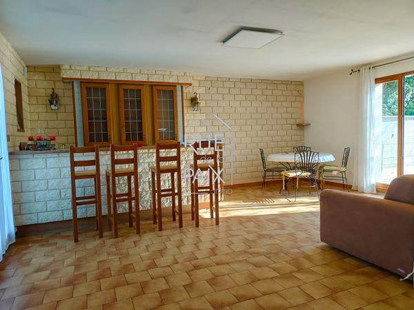 86490 COLOMBIERS Plain-pied 4 chambres, sur 2170m² de terrain avec pisicne.