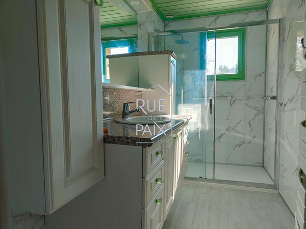 86490 COLOMBIERS Plain-pied 4 chambres, sur 2170m² de terrain avec pisicne.