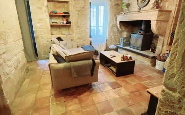 Maison à vendre    3 pièces •  Vallabrègues