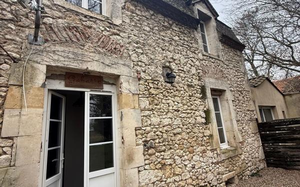 Maison à louer    2 pièces •  Saint-Laurent-des-Vignes