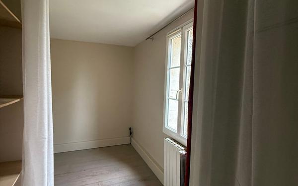 Maison à louer    2 pièces •  Saint-Laurent-des-Vignes