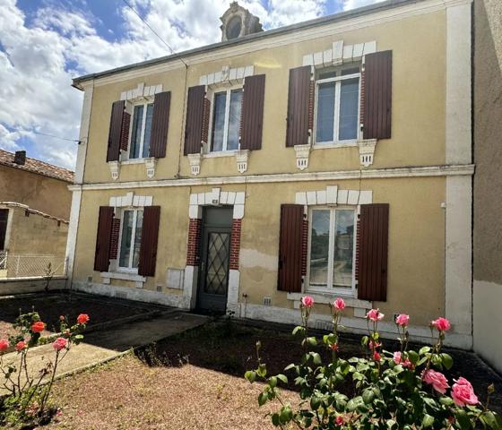 Maison de village du 19ème proche de toutes commodités