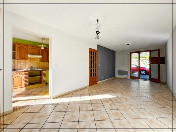 Maison avec jardin SANS VIS-À-VIS – centre village – 2 ch + bureau