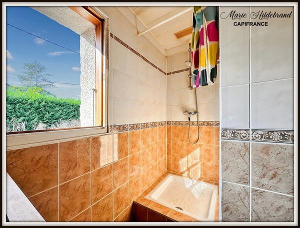 Maison avec jardin SANS VIS-À-VIS – centre village – 2 ch + bureau
