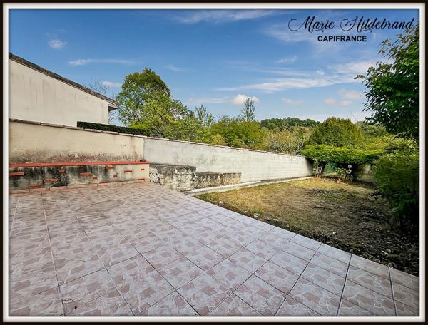 Maison avec jardin SANS VIS-À-VIS – centre village – 2 ch + bureau