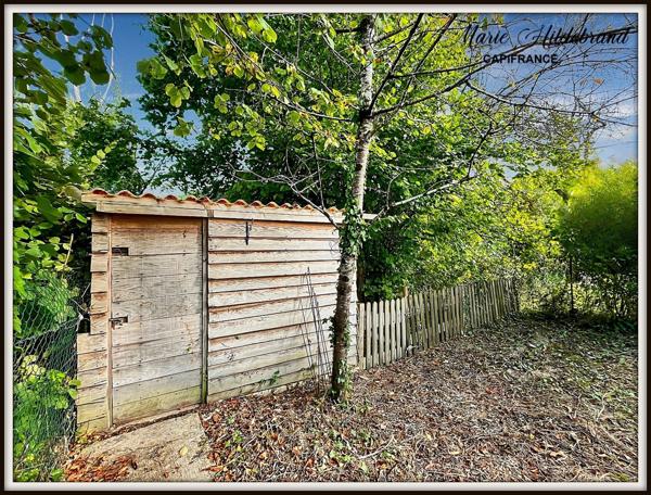 Maison avec jardin SANS VIS-À-VIS – centre village – 2 ch + bureau