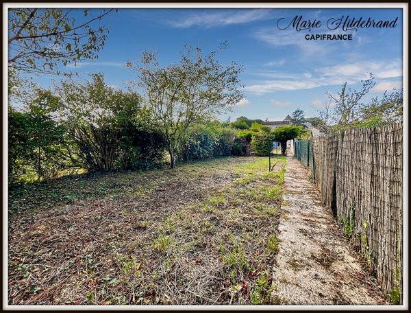 Maison avec jardin SANS VIS-À-VIS – centre village – 2 ch + bureau