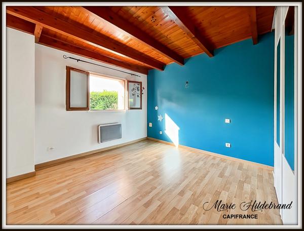 Maison avec jardin SANS VIS-À-VIS – centre village – 2 ch + bureau