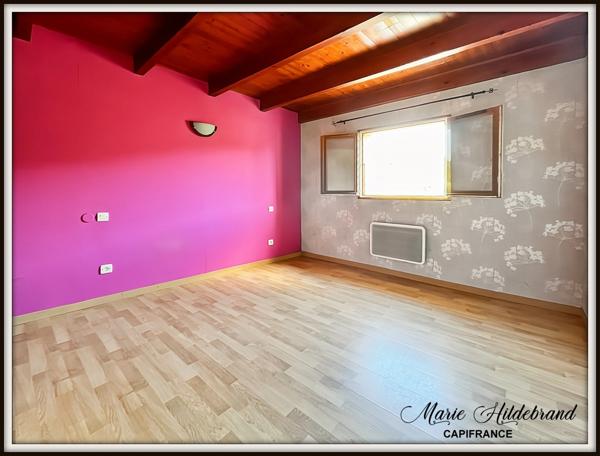 Maison avec jardin SANS VIS-À-VIS – centre village – 2 ch + bureau