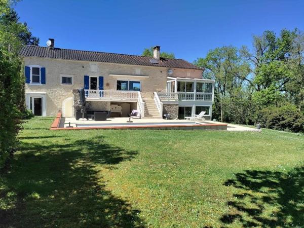 Propriété 238 m2, studio séparé, Piscine chauffée