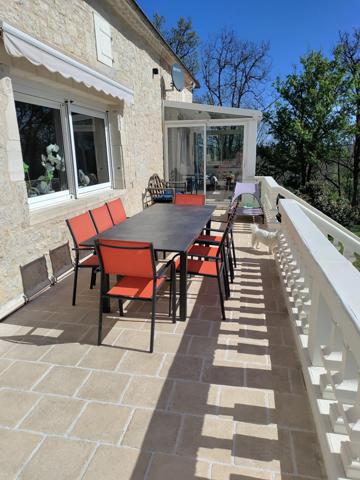 Propriété 238 m2, studio séparé, Piscine chauffée