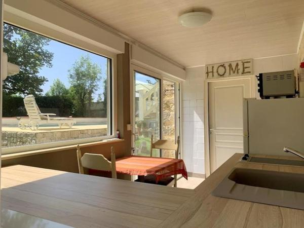 Propriété 238 m2, studio séparé, Piscine chauffée