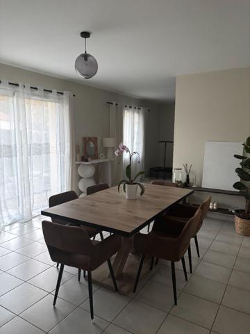 MOUGON PAVILLON DE PLAIN PIED 3 CHAMBRES 101 m2, Aigondigne 79370
