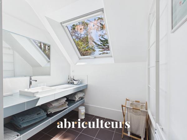 Belle maison familiale contemporaine à 600 m de la plage de 197 m² en vente à Carnac (56340)