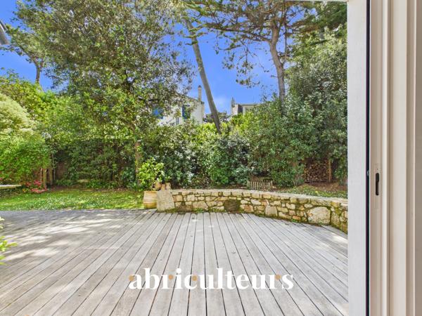 Belle maison familiale contemporaine à 600 m de la plage de 197 m² en vente à Carnac (56340)
