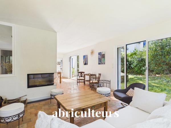 Belle maison familiale contemporaine à 600 m de la plage de 197 m² en vente à Carnac (56340)