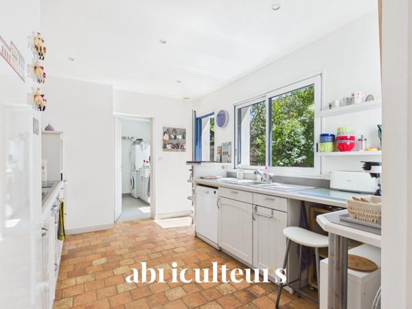 Belle maison familiale contemporaine à 600 m de la plage de 197 m² en vente à Carnac (56340)
