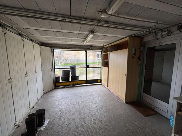 PAVILLON SUR SOUS SOL A LA FLECHE