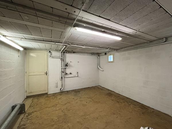 PAVILLON SUR SOUS SOL A LA FLECHE