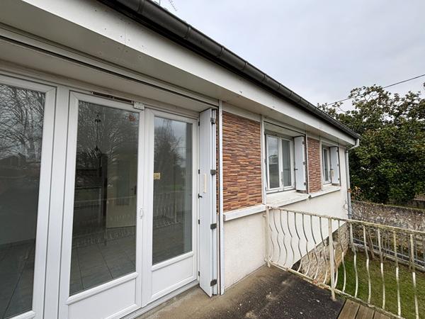 PAVILLON SUR SOUS SOL A LA FLECHE