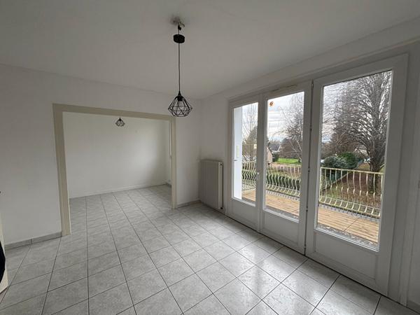 PAVILLON SUR SOUS SOL A LA FLECHE