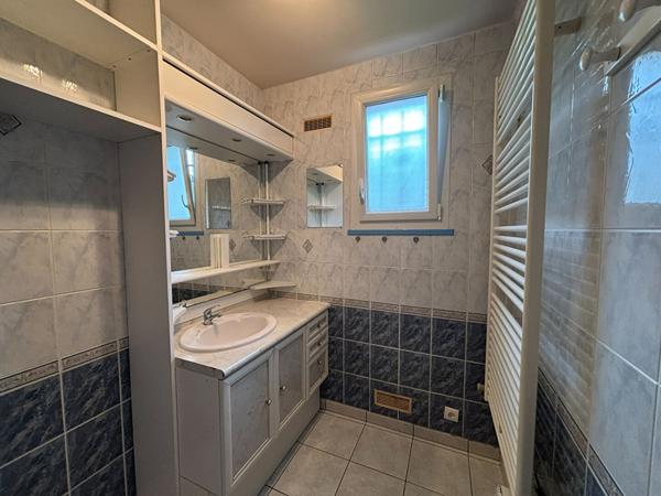 PAVILLON SUR SOUS SOL A LA FLECHE