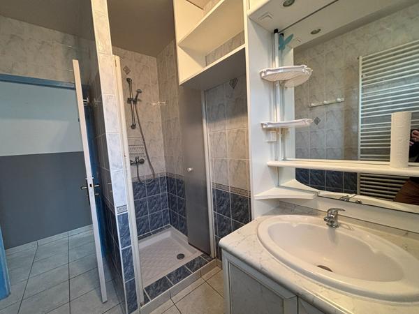 PAVILLON SUR SOUS SOL A LA FLECHE