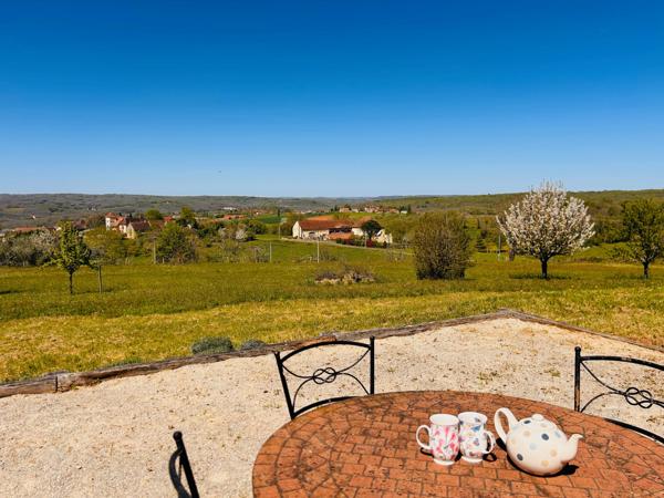 Maison 4 chambres avec piscine chauffée et vues panoramiques près de Gourdon
