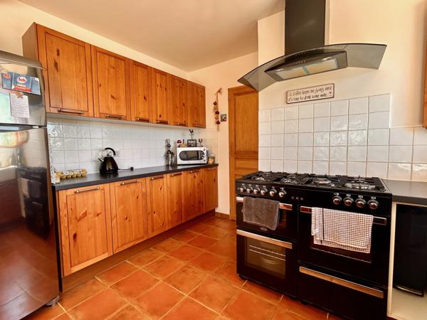 Maison 4 chambres avec piscine chauffée et vues panoramiques près de Gourdon