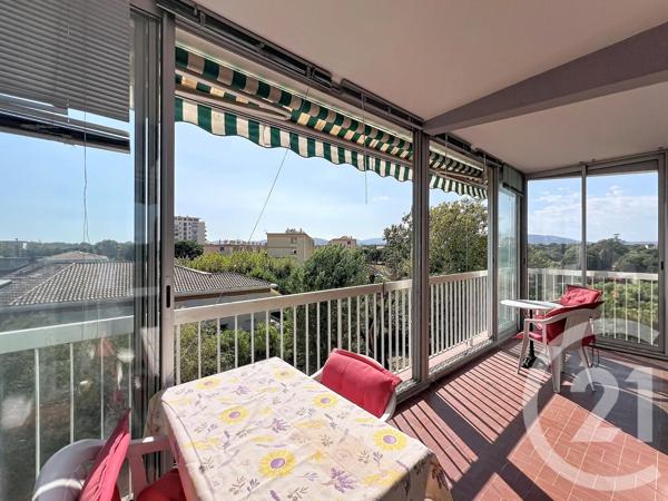 Appartement T4 à vendre  4 pièces - 93 m 2   FREJUS  - 83