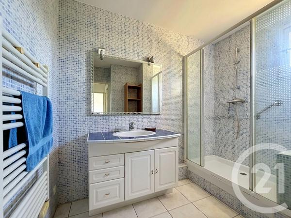 Appartement T4 à vendre  4 pièces - 93 m 2   FREJUS  - 83