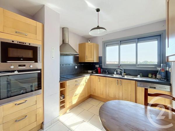 Appartement T4 à vendre  4 pièces - 93 m 2   FREJUS  - 83