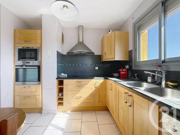 Appartement T4 à vendre  4 pièces - 93 m 2   FREJUS  - 83