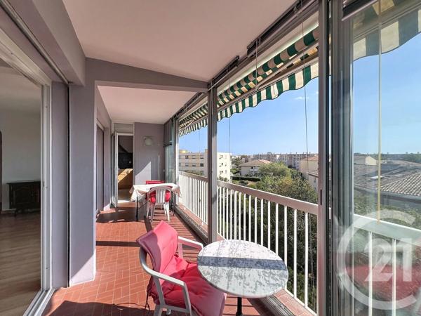 Appartement T4 à vendre  4 pièces - 93 m 2   FREJUS  - 83