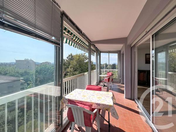 Appartement T4 à vendre  4 pièces - 93 m 2   FREJUS  - 83