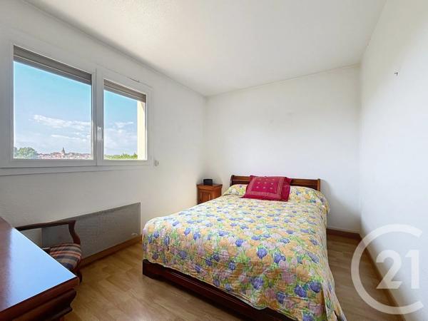 Appartement T4 à vendre  4 pièces - 93 m 2   FREJUS  - 83