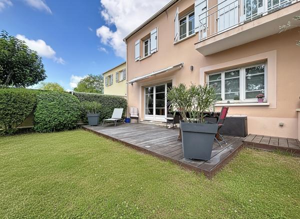 CLAMART - LIMITE ISSY LES MOULINEAUX - Maison 7 pièces avec terrasse et jardin
